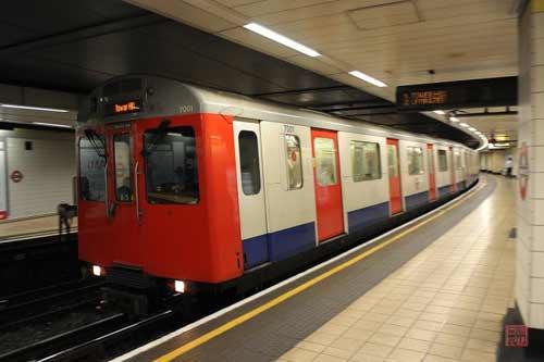 英国游学体验伦敦的地铁交通-游学游记-新东方