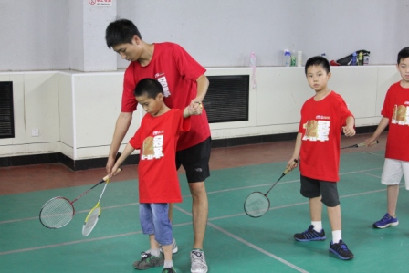 一羽惊人羽毛球训练夏令营--巨人学校