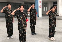 纪律严谨，听从指挥