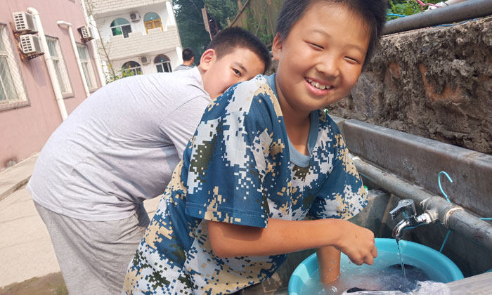 自己洗衣服很开心