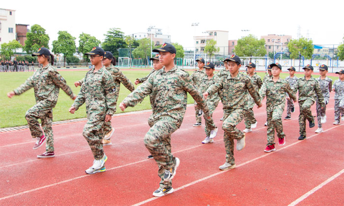 21天青少年吃苦夏令营报名哪家好