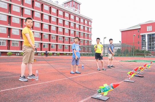 参加儿童口才夏令营让孩子大胆开口