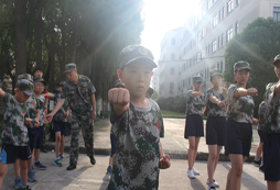 军事化训练营打造青少年好习惯的养成方案