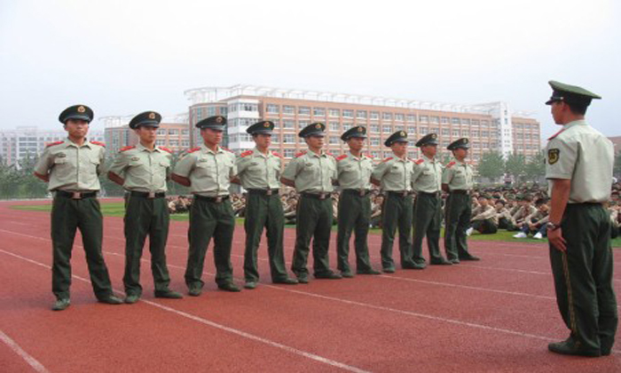 广州如何选择正规的军事夏令营.jpg