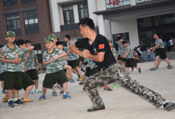 参加广州小学生夏令营学会独立勇敢懂得互帮互助