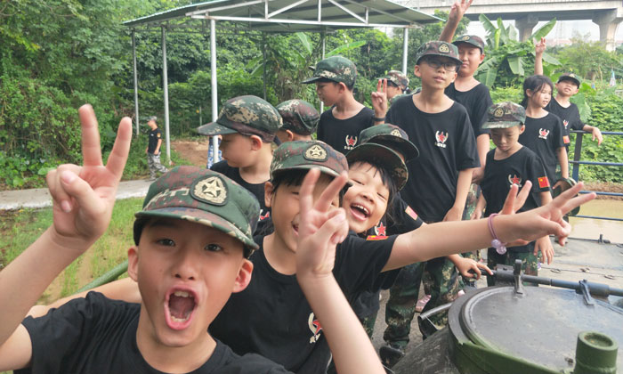 孩子们一个个开心的笑容