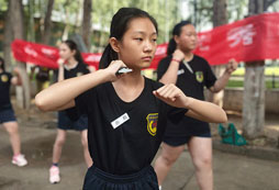 适合女孩子参加的军事夏令营有哪些？