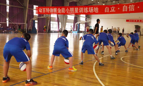 参加北京篮球训练营提高学生的三大习惯