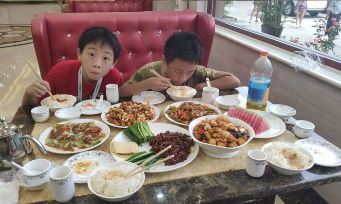 丰盛的午餐