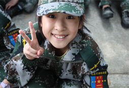 参加南京特种兵夏令营让孩子成为一名合格的军人！