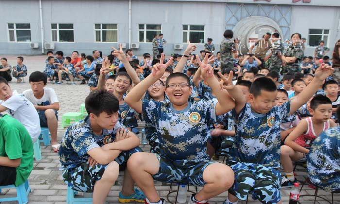青少年季节性军事夏令营