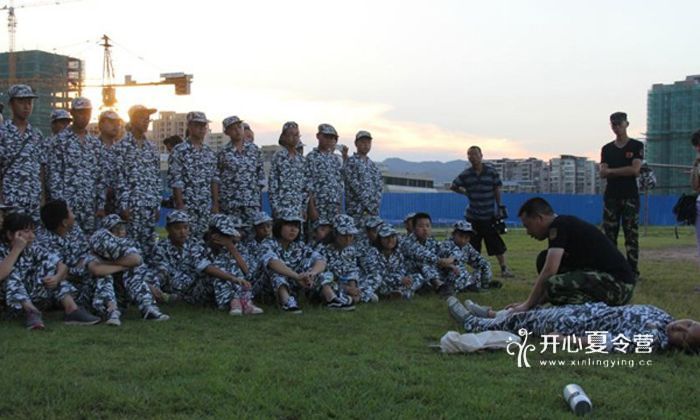 深圳军事夏令营.jpg