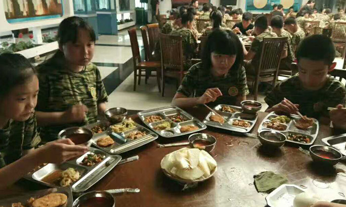 中国青少年军事夏令营的饮食