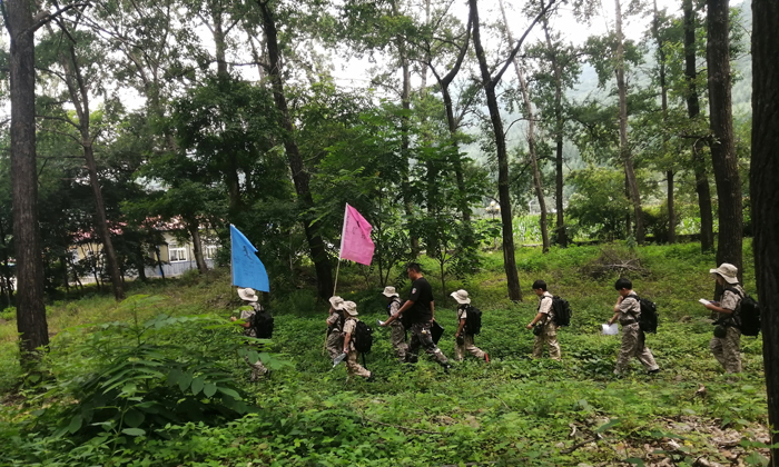 小组徒步