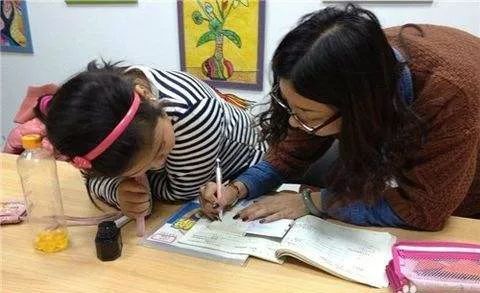 “班主任让我们批作业，自己忙着做微商！”家长怒了