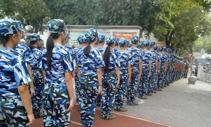 武汉军训夏令营.jpg
