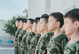 站军姿，磨炼意志