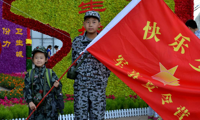 西安军事夏令营的小小少年