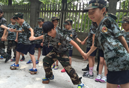 上海西点军事夏令营孩子成长的助力剂