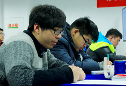 西安青少年夏令营近距离解密机器人的奥秘