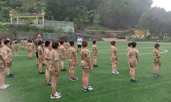 小学生女孩夏令营