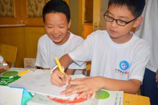 小学生英语夏令营不只是根据孩子年龄分班教学！