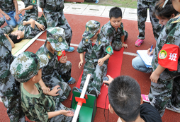 扬州小学生夏令营带孩子走进海军的世界