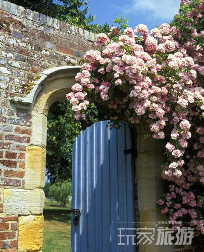 肯特郡的本夏斯特宫(penshurst place)是英国规则式特征园林的典型代表,在这里可以一赏大名鼎鼎的英式园林之美。