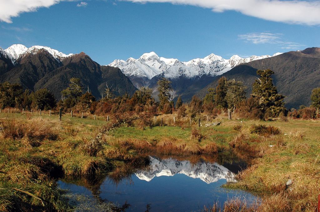 lake matheson�Ե�С����������,������ˮ�Ⱥ��澲ֹ���Ը����������mt cook����ӳ�ڳ�����