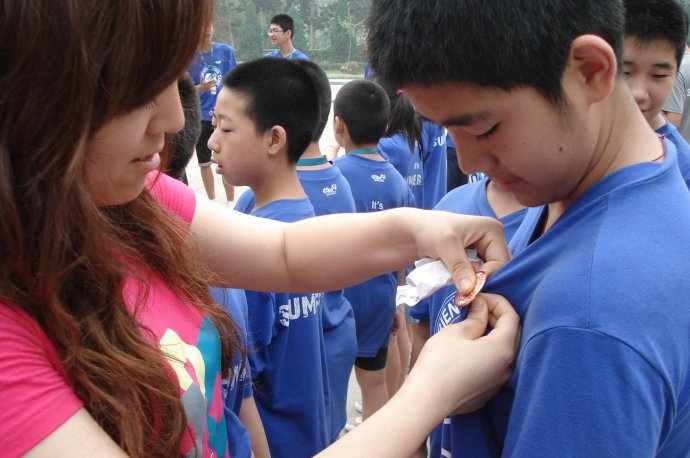 2010�¶������𺳡���ֵ�ü���ĳ�����ƷӪ