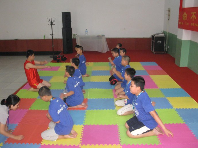 2010�¶������𺳡���ֵ�ü���ĳ�����ƷӪ